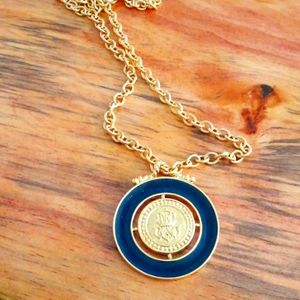 VINTAGE MONET Navy Gol CREAM ENAMEL COAT OF ARMS COIN PENDANT WITH 31 GOLD CHAIN